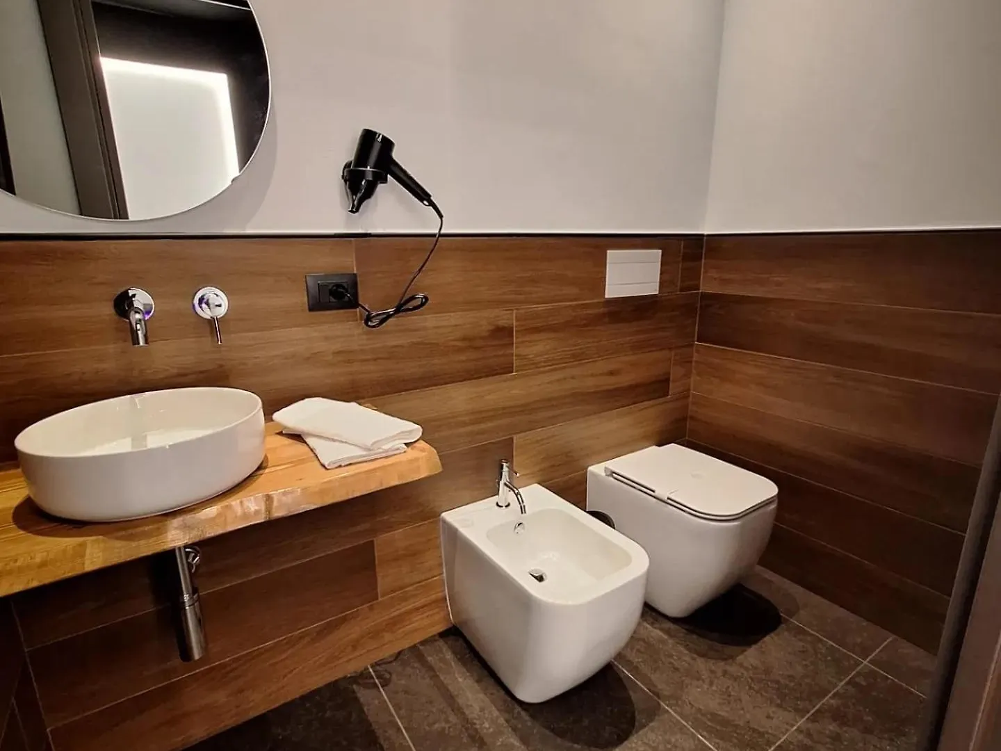 Dark & Light Rooms & Luxury Suites Catania