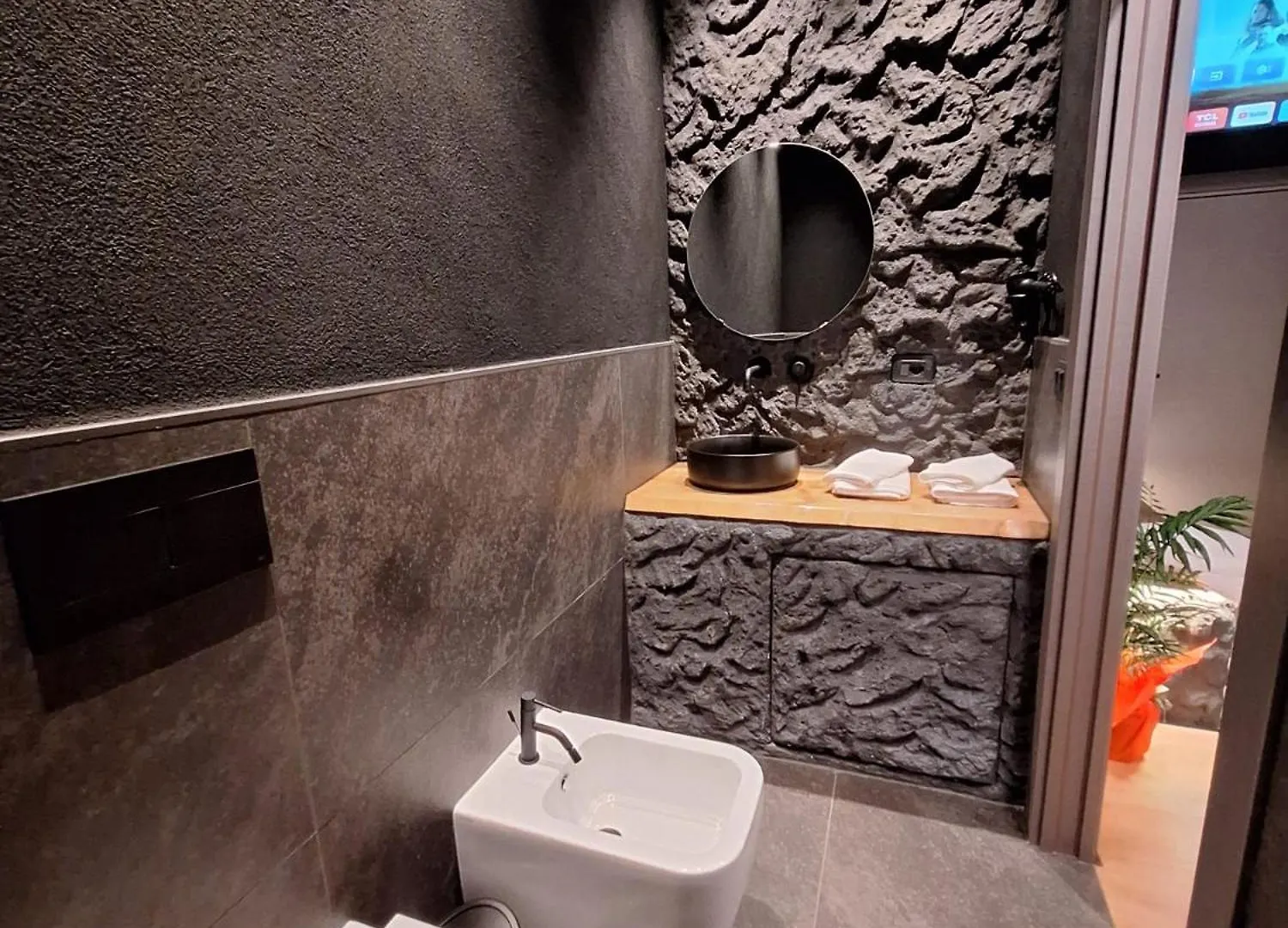 Dark & Light Rooms & Luxury Suites Catania 0*,  Italia