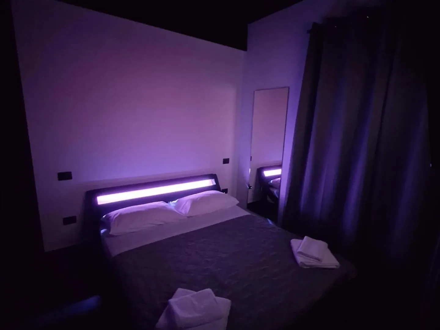 Dark & Light Rooms & Luxury Suites Catania 0*,