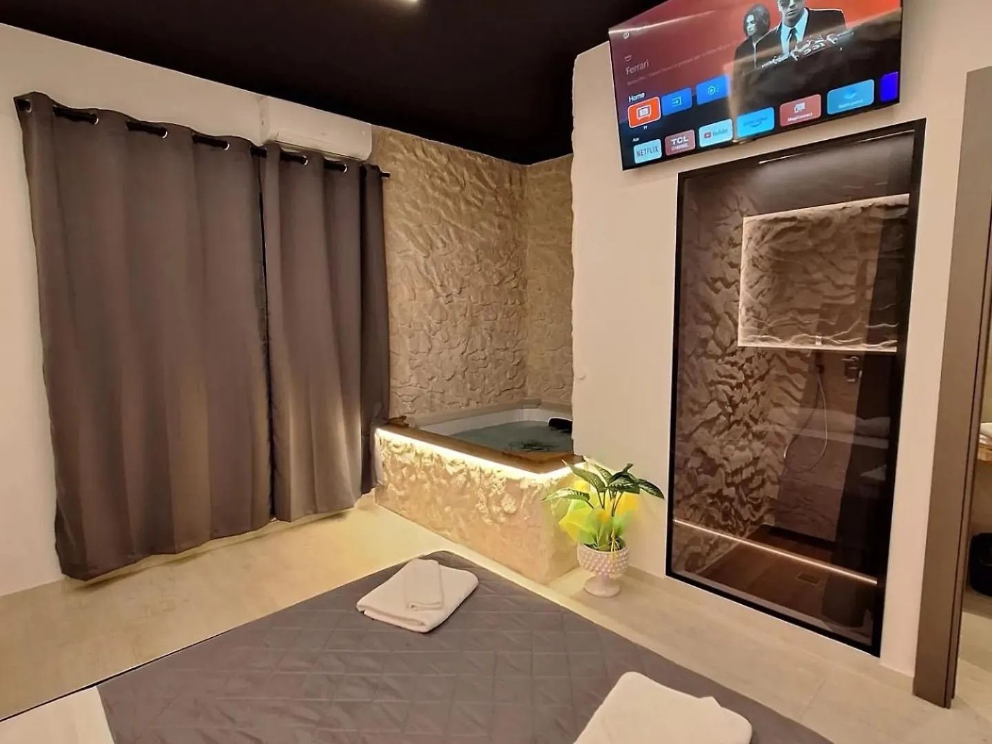 Dark & Light Rooms & Luxury Suites Catania 0*,  Italia
