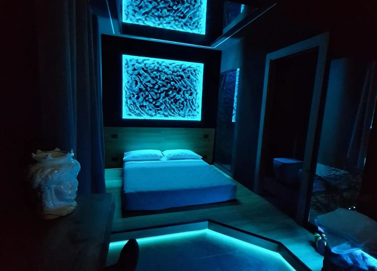 Dark & Light Rooms & Luxury Suites 카타니아 게스트하우스
